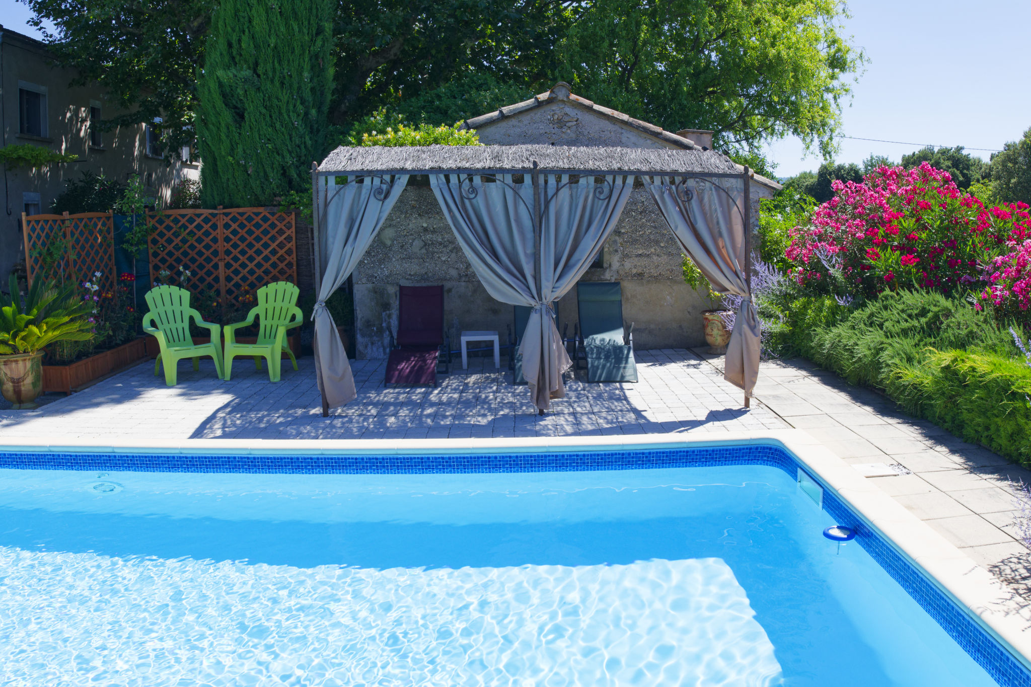 piscine et cabanon